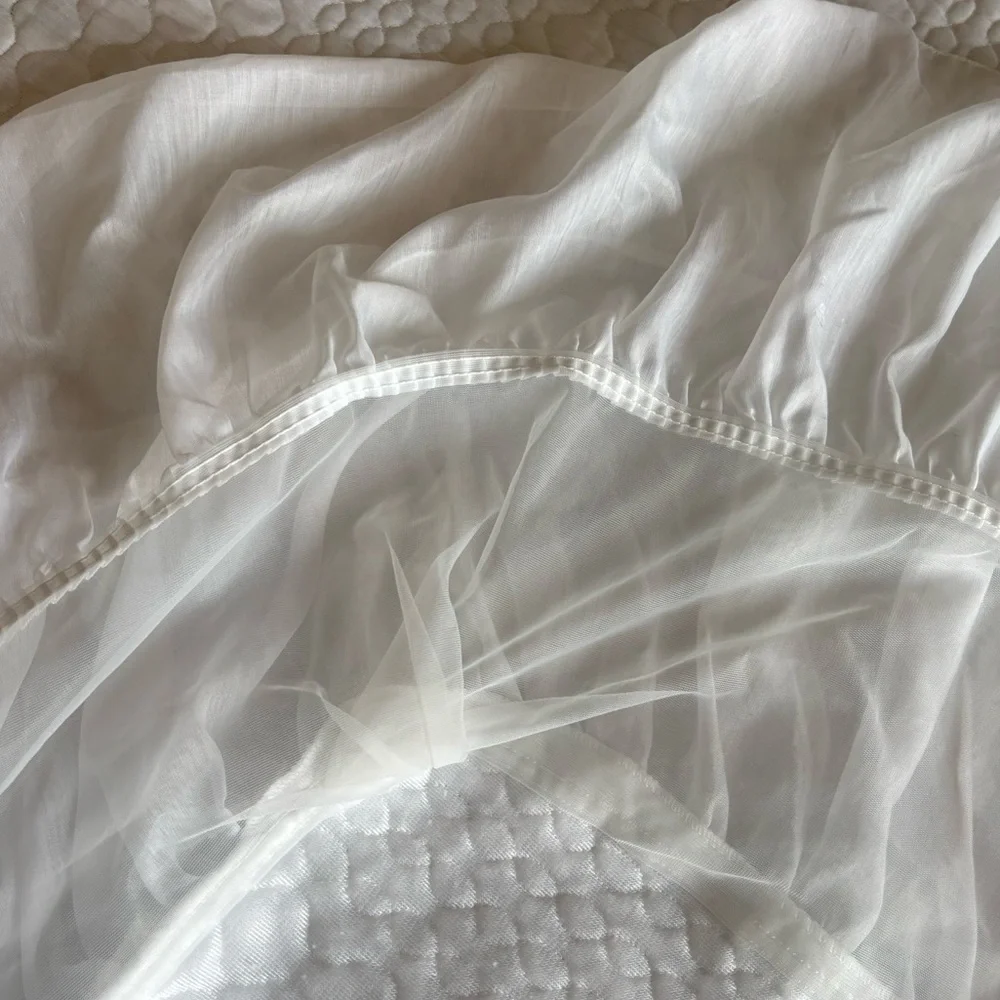 Vintage Quilt Ruffle Bedspread White Full Size Bed Ruffle Farmhouse Cottage Core